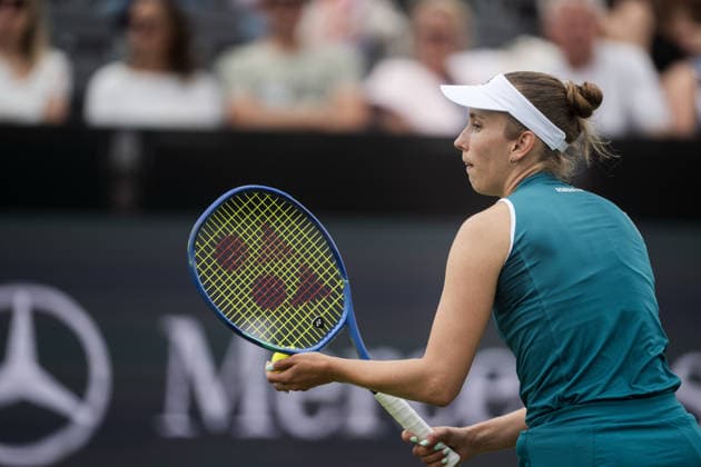 S-HERTOGENBOSCH, NETHERLANDS - JUNE 08: Elise Mertens of Belgium serves to Bianca Andreescu of Canada during their WTA, Tennis Damen Singles First Round match at the LibÃ ma Open on June 8, 2026 at Autotron s-Hertogenbosch in s-Hertogenbosch, Netherlands. Credit: Andy Astfalck NurPhoto Netherlands Copyright: xAndyxAstfalckx