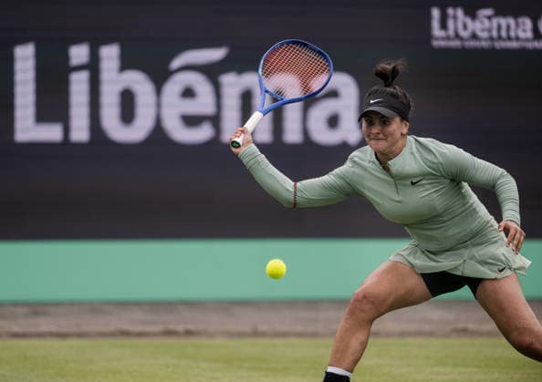 S-HERTOGENBOSCH, NETHERLANDS - JUNE 08: Bianca Andreescu of Canada returns with a forehand shot against Elise Mertens of Belgium during their WTA, Tennis Damen Singles First Round match at the LibÃ ma Open on June 8, 2026 at Autotron s-Hertogenbosch in s-Hertogenbosch, Netherlands. Credit: Andy Astfalck NurPhoto Netherlands Copyright: xAndyxAstfalckx
