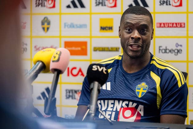 260608 Ken Sema of the Swedish men s national football team in the mixed zone after a training session during day -4 of the FIFA World Cup, WM, Weltmeisterschaft, Fussball 2026 on June 8, 2026 in Dallas. Photo: Petter Arvidson BILDBYRAN kod PA PA1224 fotboll football soccer fotball vm fotbolls-vm fotball-vm fotbolls-vm 2026 fifa world cup 2026 mixed zone sverige sweden sverige a day -3 bbeng