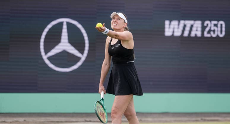 S-HERTOGENBOSCH, NETHERLANDS - JUNE 08: Ekaterina Alexandrova serves to Panna Udvardy of Hungary during their WTA, Tennis Damen Singles First Round match at the LibÃ ma Open on June 8, 2026 at Autotron s-Hertogenbosch in s-Hertogenbosch, Netherlands. Credit: Andy Astfalck NurPhoto Netherlands Copyright: xAndyxAstfalckx