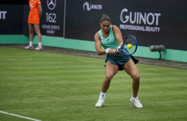 S-HERTOGENBOSCH, NETHERLANDS - JUNE 08: Panna Udvardy of Hungary returns a backhand shot against Ekaterina Alexandrova during their WTA, Tennis Damen Singles First Round match at the LibÃ ma Open on June 8, 2026 at Autotron s-Hertogenbosch in s-Hertogenbosch, Netherlands. Credit: Andy Astfalck NurPhoto Netherlands Copyright: xAndyxAstfalckx