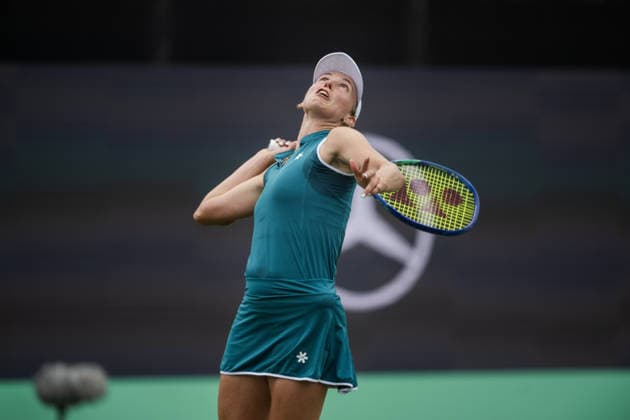 S-HERTOGENBOSCH, NETHERLANDS - JUNE 08: Elise Mertens of Belgium serves to Bianca Andreescu of Canada during their WTA, Tennis Damen Singles First Round match at the LibÃ ma Open on June 8, 2026 at Autotron s-Hertogenbosch in s-Hertogenbosch, Netherlands. Credit: Andy Astfalck NurPhoto Netherlands Copyright: xAndyxAstfalckx