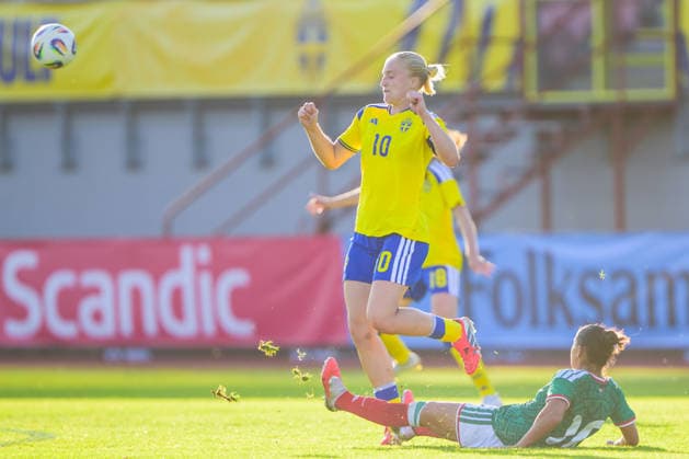 260608 Wilma Leidhammar of Sweden and Dania Nicole PÃ rez JimÃ nez of Mexico during the under-23 International Friendly, Länderspiel, Nationalmannschaft football match between Sweden and Mexico on June 8, 2026 in Kalmar. Photo: Suvad Mrkonjic BILDBYRAN COP 170 SM0470 fotboll football soccer fotball träningslandskamp international friendly sverige sweden mexico dam bbeng sverige sweden