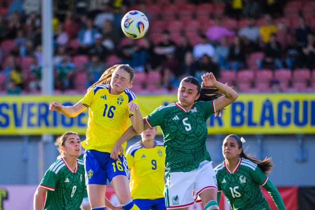 260608 Svea Rehnberg of Sweden and Natalia Judith Colin Ruiz of Mexico during the under-23 International Friendly, Länderspiel, Nationalmannschaft football match between Sweden and Mexico on June 8, 2026 in Kalmar. Photo: Suvad Mrkonjic BILDBYRAN COP 170 SM0470 fotboll football soccer fotball träningslandskamp international friendly sverige sweden mexico dam bbeng sverige sweden