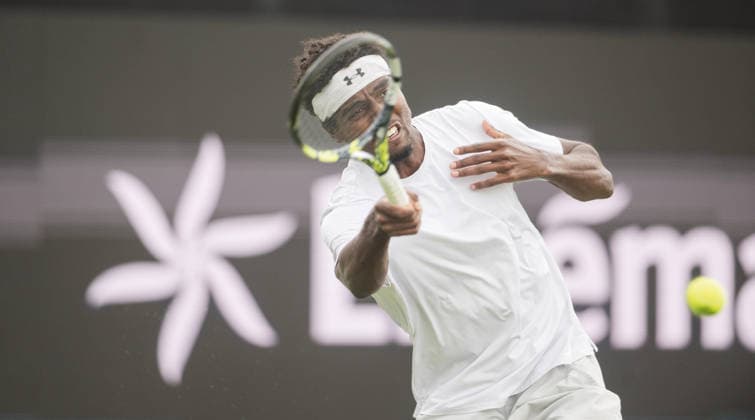 S-HERTOGENBOSCH, NETHERLANDS - JUNE 08: Elias Ymer of Sweden returns the ball with a forehand shot against Ugo Humbert of France during their ATP, Tennis Herren Singles First Round match at the LibÃ ma Open on June 8, 2026 at Autotron s-Hertogenbosch in s-Hertogenbosch, Netherlands. Credit: Andy Astfalck NurPhoto Netherlands Copyright: xAndyxAstfalckx