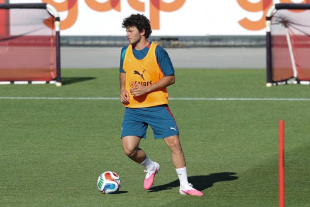 Training of the Portuguese national football team in the football city of Oeiras - Portugal, June 8, 2026, in Alges, Portugal. Joao Neves (Portugal ,15)