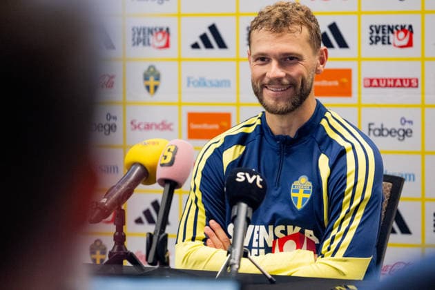 260608 Jesper Karlström of the Swedish men s national football team in the mixed zone after a training session during day -4 of the FIFA World Cup, WM, Weltmeisterschaft, Fussball 2026 on June 8, 2026 in Dallas. Photo: Petter Arvidson BILDBYRAN kod PA PA1224 fotboll football soccer fotball vm fotbolls-vm fotball-vm fotbolls-vm 2026 fifa world cup 2026 mixed zone sverige sweden sverige a day -3 bbeng