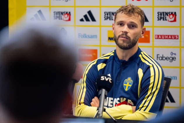 260608 Jesper Karlström of the Swedish men s national football team in the mixed zone after a training session during day -4 of the FIFA World Cup, WM, Weltmeisterschaft, Fussball 2026 on June 8, 2026 in Dallas. Photo: Petter Arvidson BILDBYRAN kod PA PA1224 fotboll football soccer fotball vm fotbolls-vm fotball-vm fotbolls-vm 2026 fifa world cup 2026 mixed zone sverige sweden sverige a day -3 bbeng