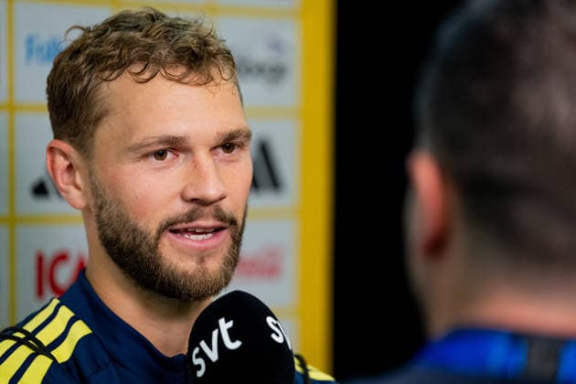 260608 Jesper Karlström of the Swedish men s national football team in the mixed zone after a training session during day -4 of the FIFA World Cup, WM, Weltmeisterschaft, Fussball 2026 on June 8, 2026 in Dallas. Photo: Petter Arvidson BILDBYRAN kod PA PA1224 fotboll football soccer fotball vm fotbolls-vm fotball-vm fotbolls-vm 2026 fifa world cup 2026 mixed zone sverige sweden sverige a day -3 bbeng