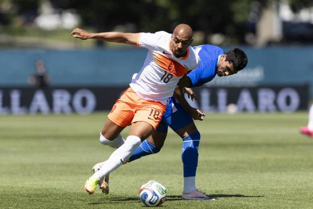 NEW YORK - (lr) Donyell Malen of the Netherlands, Yakhongir Urozov of Uzbekistan during the friendly match between the Netherlands and Uzbekistan at Icahn Stadium on June 8, 2026, in New York, United States. The Dutch national team, Nationalteam is preparing for the World Cup. KOEN VAN WEEL ANP International Friendly, Länderspiel, Nationalmannschaft 2026 xVIxANPxSportx xxANPxIVx 560511573 originalFilename: 560511573.jpg