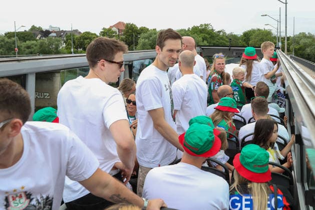 08.06.2026 ,xgox, Handball - Daikin HBL, Empfang und Feier am Rathaus mit dem SC Magdeburg emspor, v.l. Die Mannschaft auf dem Weg zum Rathaus Magdeburg