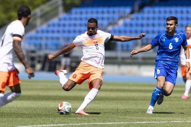 NEW YORK - (lr) Ryan Gravenberch of the Netherlands, Akmal Mozgovoy of Uzbekistan during the friendly match between the Netherlands and Uzbekistan at Icahn Stadium on June 8, 2026, in New York, United States. The Dutch national team, Nationalteam is preparing for the World Cup. KOEN VAN WEEL ANP International Friendly, Länderspiel, Nationalmannschaft 2026 xVIxANPxSportx xxANPxIVx 560511935 originalFilename: 560511935.jpg
