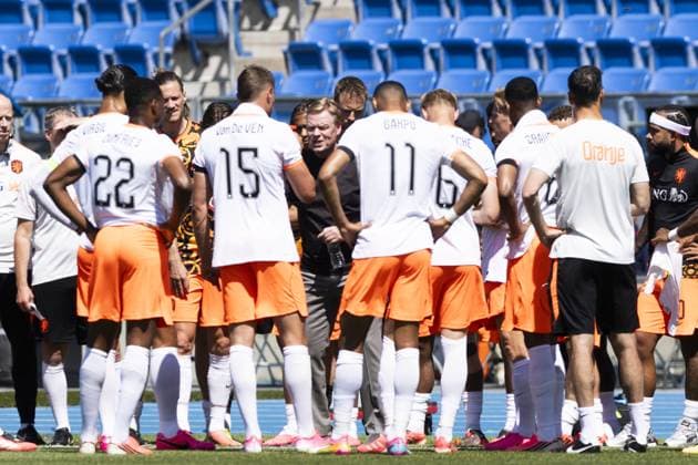 NEW YORK - Netherlands coach Ronald Koeman coaches the players during the water break at the friendly match between the Netherlands and Uzbekistan at Icahn Stadium on June 8, 2026, in New York, United States. The Dutch national team, Nationalteam is preparing for the World Cup. KOEN VAN WEEL ANP International Friendly, Länderspiel, Nationalmannschaft 2026 xVIxANPxSportx xxANPxIVx 560512228 originalFilename: 560512228.jpg