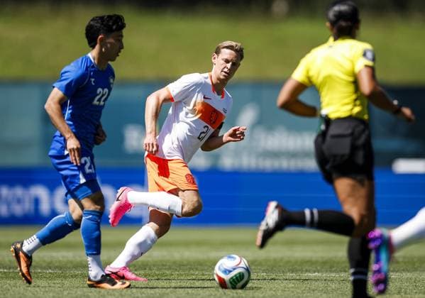 NEW YORK - (lr) Abbosbek Fayzullaev of Uzbekistan, Frenkie de Jong of the Netherlands during the friendly match between the Netherlands and Uzbekistan at Icahn Stadium on June 8, 2026, in New York, United States. The Dutch national team, Nationalteam is preparing for the World Cup. ROBIN VAN LONKHUIJSEN ANP International Friendly, Länderspiel, Nationalmannschaft 2026 xVIxANPxSportx xxANPxIVx 560512263 originalFilename: 560512263.jpg