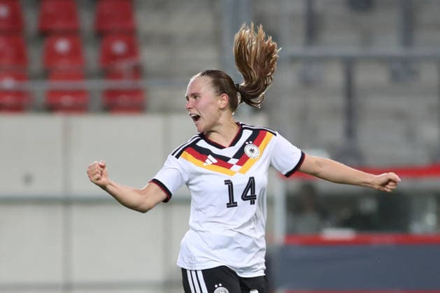 Fußball, U23-Frauen: Deutschland - Dänemark, 08.06.26 Marie Steiner (14, Deutschland U23, TSG Hoffenheim) jubelt emotional über ihr Tor zur 1:0-Führung. Fußball, Testspiel U23-Frauen: Deutschland - Dänemark am 08.06.26 im Leuna-Chemie-Stadion Halle (Saale).