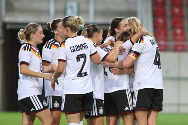 Fußball, U23-Frauen: Deutschland - Dänemark, 08.06.26 Tor-Jubel beim Team Deutschland, DFB. Fußball, Testspiel U23-Frauen: Deutschland - Dänemark am 08.06.26 im Leuna-Chemie-Stadion Halle (Saale).