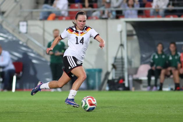 Fußball, U23-Frauen: Deutschland - Dänemark, 08.06.26 Marie Steiner (14, Deutschland U23, TSG Hoffenheim) auf ihrem Weg zum Tor zur 1:0-Führung. Fußball, Testspiel U23-Frauen: Deutschland - Dänemark am 08.06.26 im Leuna-Chemie-Stadion Halle (Saale).