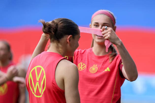 Ljubljana, Slowenien: 08.06. 2026 - Abschlusstraining des DFB Frauenteam vor dem WM-Qualifikationsspiel gegen Slowenien Im Bild: v.li. Carlotta Wamser (Deutschland) und Jule Brand (Deutschland)