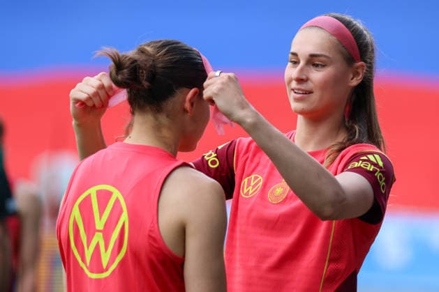 Ljubljana, Slowenien: 08.06. 2026 - Abschlusstraining des DFB Frauenteam vor dem WM-Qualifikationsspiel gegen Slowenien Im Bild: v.li. Carlotta Wamser (Deutschland) und Jule Brand (Deutschland)