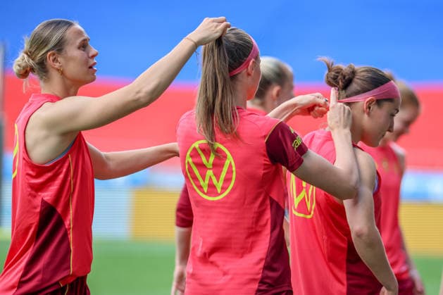 Ljubljana, Slowenien: 08.06. 2026 - Abschlusstraining des DFB Frauenteam vor dem WM-Qualifikationsspiel gegen Slowenien Im Bild: v.li. Klara Bühl Buehl (Deutschland), Jule Brand (Deutschland) und Carlotta Wamser (Deutschland)