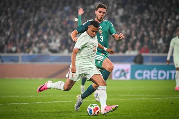June 8, 2026, Villeneuve-D ascq, France, France: Kylian MBAPPE of France and Ruairi MCCONVILLE of Northern Ireland during the International Friendly, Länderspiel, Nationalmannschaft football match between France and Northern Ireland at Pierre Mauroy Stadium on June 08, 2026 in Villeneuve-d Ascq near Lille, France. Villeneuve-D ascq France - ZUMAm308 20260608_zsp_m308_003 Copyright: xMatthieuxMirvillex