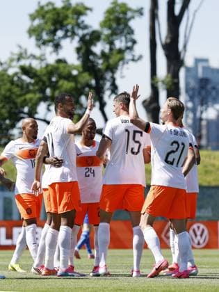 NEW YORK - (LR) Cody Gakpo of the Netherlands, Micky van de Ven of the Netherlands, Frenkie de Jong of the Netherlands celebrate the 1-0 during the friendly international match, Länderspiel, Nationalmannschaft between the Netherlands and Uzbekistan at Icahn Stadium on June 8, 2026, in New York, United States. MAURICE VAN STEEN ANP International Friendly, Länderspiel, Nationalmannschaft 2026 xVIxANPxSportx xMauricexvanxSteenxIVx 560513072 originalFilename: 560513072.jpg