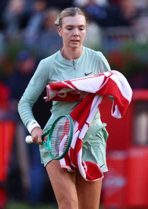 2026 HSBC Tennis Championships, Queens Club, London, UK - 08 06 2026 Katie Boulter (GBR) in action during her first round match agianst Leylah Fernandez (CAN) in the HSBC 2026 Championships at Queens Club in London London Queens Club London GBR Copyright: xMarkxGreenwoodx