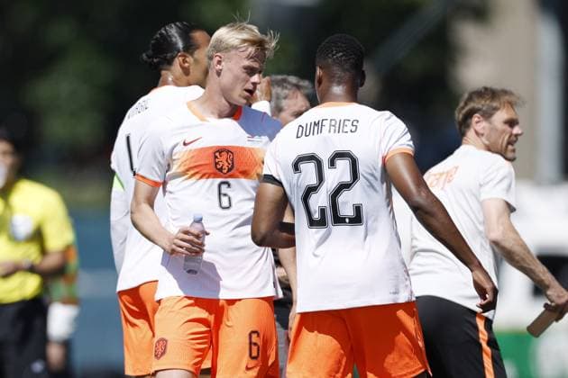 NEW YORK - (LR) Jan Paul van Hecke of the Netherlands, Denzel Dumfries of the Netherlands during the friendly international match, Länderspiel, Nationalmannschaft between the Netherlands and Uzbekistan at Icahn Stadium on June 8, 2026, in New York, United States. MAURICE VAN STEEN ANP International Friendly, Länderspiel, Nationalmannschaft 2026 xVIxANPxSportx xMauricexvanxSteenxIVx 560513226 originalFilename: 560513226.jpg