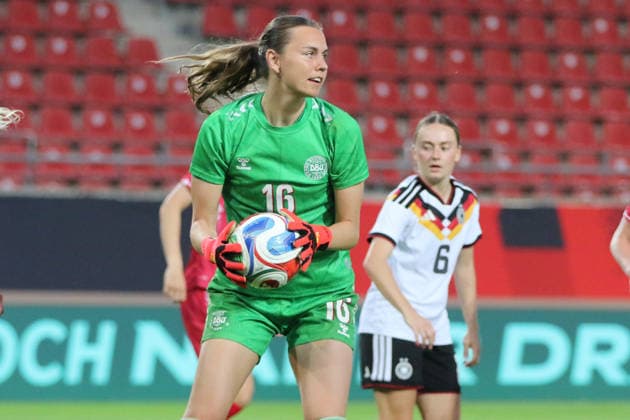 08.06.2026 Fußball Frauen 2025 2026 U23-Länderspiel Deutschland - Dänemark Leuna-Chemie-Stadion Halle Marie Gade (Dänemark, 16, grün) am Ball. Halle Sachsen-Anhalt Deutschland