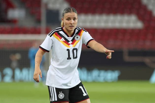 Fußball, U23-Frauen: Deutschland - Dänemark, 08.06.26 Estrella Merino Gonzalez (10, Deutschland U23, Bayer Leverkusen). Fußball, Testspiel U23-Frauen: Deutschland - Dänemark am 08.06.26 im Leuna-Chemie-Stadion Halle (Saale).