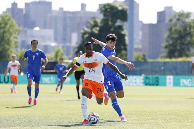 NEW YORK - (LR) Crysencio Summerville of the Netherlands, Abdukodir Khusanov of Uzbekistan during the friendly international match, Länderspiel, Nationalmannschaft between the Netherlands and Uzbekistan at Icahn Stadium on June 8, 2026 in New York, United States. MAURICE VAN STEEN ANP International Friendly, Länderspiel, Nationalmannschaft 2026 xVIxANPxSportx xMauricexvanxSteenxIVx 560515974 originalFilename: 560515974.jpg