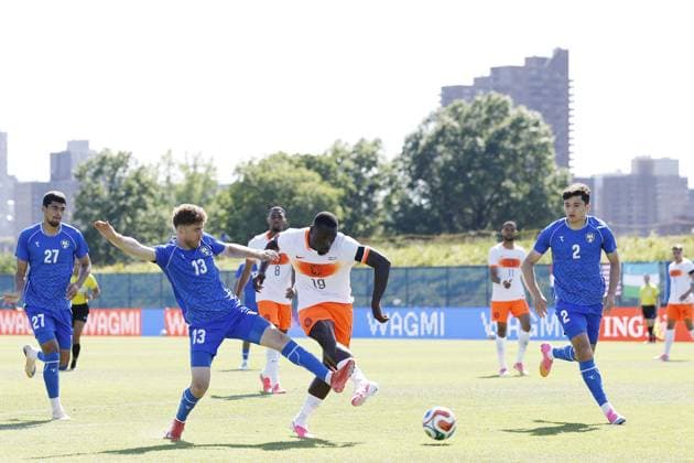 NEW YORK - (LR) Sherzod Nasrullaev of Uzbekistan, Brian Brobbey of the Netherlands, Abdukodir Khusanov of Uzbekistan during the friendly international match, Länderspiel, Nationalmannschaft between the Netherlands and Uzbekistan at Icahn Stadium on June 8, 2026 in New York, United States. MAURICE VAN STEEN ANP International Friendly, Länderspiel, Nationalmannschaft 2026 xVIxANPxSportx xMauricexvanxSteenxIVx 560516838 originalFilename: 560516838.jpg