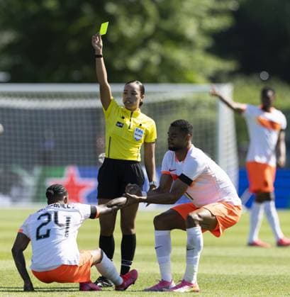 NEW YORK - Crysencio Summerville of the Netherlands receives a yellow card during the friendly match between the Netherlands and Uzbekistan at Icahn Stadium on June 8, 2026, in New York, United States. The Dutch national team, Nationalteam is preparing for the World Cup. KOEN VAN WEEL ANP International Friendly, Länderspiel, Nationalmannschaft 2026 xVIxANPxSportx xxANPxIVx 560516890 originalFilename: 560516890.jpg