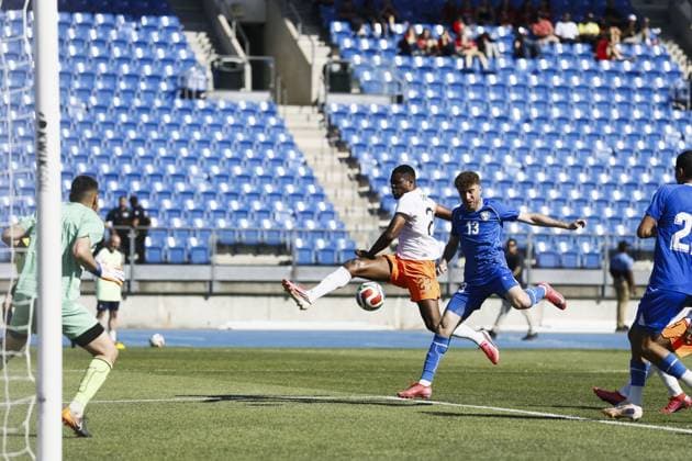 NEW YORK - (lr) Denzel Dumfries of the Netherlands, Sherzod Nasrullaev of Uzbekistan during the friendly match between the Netherlands and Uzbekistan at Icahn Stadium on June 8, 2026, in New York, United States. The Dutch national team, Nationalteam is preparing for the World Cup. KOEN VAN WEEL ANP International Friendly, Länderspiel, Nationalmannschaft 2026 xVIxANPxSportx xxANPxIVx 560518701 originalFilename: 560518701.jpg