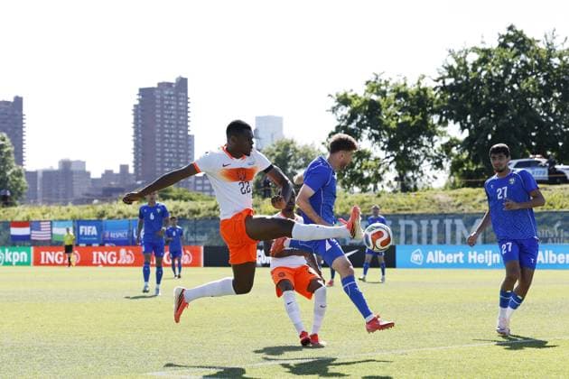 NEW YORK - (LR) Denzel Dumfries of the Netherlands, Sherzod Nasrullaev of Uzbekistan during the friendly international match, Länderspiel, Nationalmannschaft between the Netherlands and Uzbekistan at Icahn Stadium on June 8, 2026 in New York, United States. MAURICE VAN STEEN ANP International Friendly, Länderspiel, Nationalmannschaft 2026 xVIxANPxSportx xMauricexvanxSteenxIVx 560520211 originalFilename: 560520211.jpg