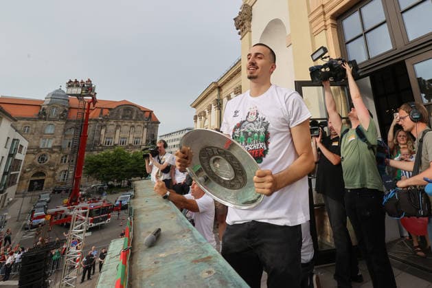 08.06.2026, xtgx, Handball, Daikin HBL, Empfang des deutschen Meisters SC Magdeburg im Rathaus v.l. Matej Mandic (Magdeburg, 12) Magdeburg