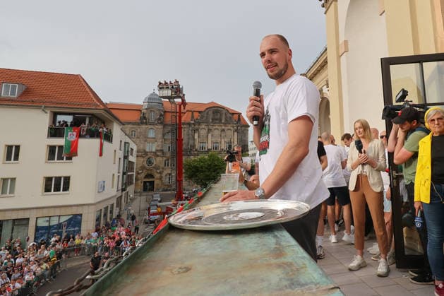 08.06.2026, xtgx, Handball, Daikin HBL, Empfang des deutschen Meisters SC Magdeburg im Rathaus v.l. Tim Zechel (Magdeburg, 9) Magdeburg
