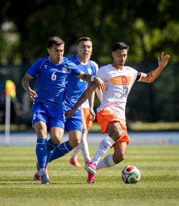 NEW YORK - (lr) Akmal Mozgovoy of Uzbekistan, Tijjani Reijnders of the Netherlands during the friendly match between the Netherlands and Uzbekistan at Icahn Stadium on June 8, 2026, in New York, United States. The Dutch national team, Nationalteam is preparing for the World Cup. KOEN VAN WEEL ANP International Friendly, Länderspiel, Nationalmannschaft 2026 xVIxANPxSportx xxANPxIVx 560524690 originalFilename: 560524690.jpg