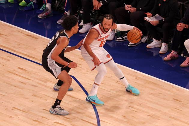 NBA, Basketball Herren, USA Finals Game 3 - San Antonio Spurs at New York Knicks Jalen Brunson (R) of the New York Knicks in action during Game 3 of the NBA Finals against the San Antonio Spurs at Madison Square Garden in New York, New York, USA, 08 June 2026. NEW YORK NEW YORK UNITED STATES  Copyright: xSARAHxYENESELx