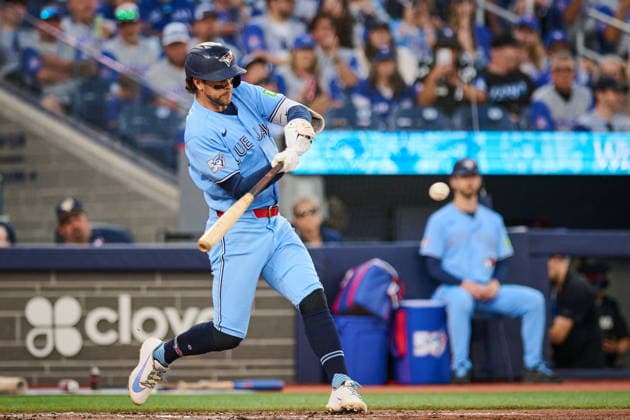 June 8, 2026, Toronto, On, Canada: Toronto Blue Jays Ernie Clement (22) hits a home run against the Philadelphia Phillies during fifth inning MLB, Baseball Herren, USA baseball action in Toronto, on Monday, June 8, 2026. Canada News - June 8, 2026  - ZUMAc35_ 20260608_zaf_c35_249 Copyright: xSammyxKoganx