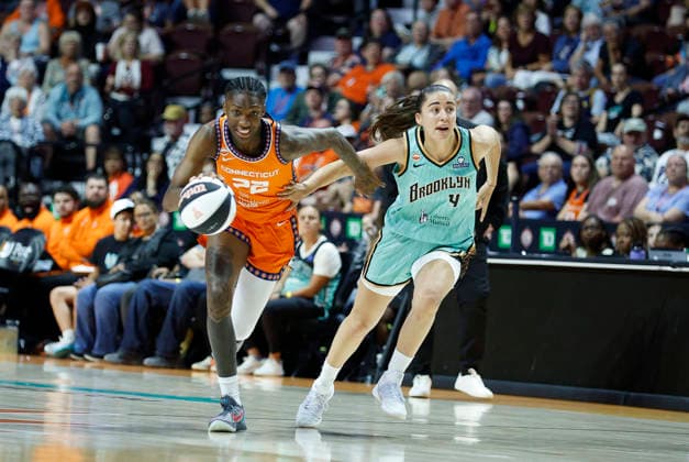 UNCASVILLE, CT - JUNE 08: Saniya Rivers 22 of the Connecticut Sun drives past Marine Fauthoux 4 of the New York Liberty during the WNBA, Basketball Damen, USA Commissioner s Cup game between New York Liberty and Connecticut Sun on June 8, 2026, at Mohegan Sun Arena in Uncasville, CT. (Photo by M. Anthony Nesmith Icon Sportswire) WNBA: JUN 08 New York Liberty at Connecticut Sun EDITORIAL USE ONLY Icon26060801