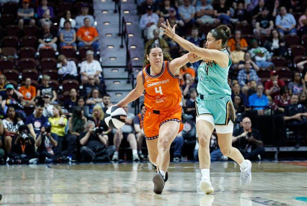 UNCASVILLE, CT - JUNE 08: Charlisse Leger-Walker 4 of the Connecticut Sun called for the offensive foul against Marine Fauthoux 4 of the New York Liberty during the WNBA, Basketball Damen, USA Commissioner s Cup game between New York Liberty and Connecticut Sun on June 8, 2026, at Mohegan Sun Arena in Uncasville, CT. (Photo by M. Anthony Nesmith Icon Sportswire) WNBA: JUN 08 New York Liberty at Connecticut Sun EDITORIAL USE ONLY Icon26060816