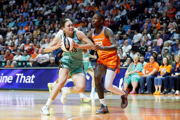 UNCASVILLE, CT - JUNE 08: Pauline Astier 18 of the New York Liberty drives to the basket against Saniya Rivers 22 of the Connecticut Sun during the WNBA, Basketball Damen, USA Commissioner s Cup game between New York Liberty and Connecticut Sun on June 8, 2026, at Mohegan Sun Arena in Uncasville, CT. (Photo by M. Anthony Nesmith Icon Sportswire) WNBA: JUN 08 New York Liberty at Connecticut Sun EDITORIAL USE ONLY Icon26060823