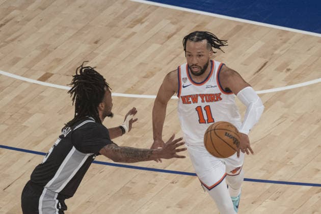 New York Knicks v San Antonio Spurs - NBA, Basketball Herren, USA Finals NEW YORK, UNITED STATES - JUNE 8: Jalen Brunson (11) of the New York Knicks and Stephon Castle (5) of San Antonio Spurs in action during the National Basketball Association (NBA) finals game between the New York Knicks and San Antonio Spurs at the Madison Square Garden in New York, United States on June 8, 2026. Celal Gunes Anadolu New York United States. Editorial use only. Please get in touch for any other usage.  Copyright: x2026xAnadoluxCelalxGunesx
