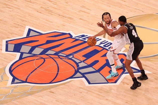 NBA, Basketball Herren, USA Finals Game 3 - San Antonio Spurs at New York Knicks New York Knicks guard Jalen Brunson (L) and San Antonio Spurs guard De Aaron Fox (R) in action during Game 3 of the NBA Finals between the San Antonio Spurs and the New York Knicks at Madison Square Garden in New York, New York, USA, 08 June 2026. NEW YORK NEW YORK UNITED STATES  Copyright: xSARAHxYENESELx