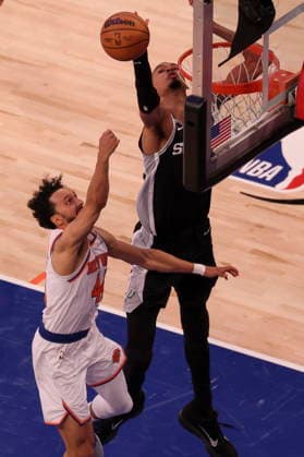 NBA, Basketball Herren, USA Finals Game 3 - San Antonio Spurs at New York Knicks San Antonio Spurs forward-center Victor Wembanyama (R) blocks a shot attempt by New York Knicks guard Landry Shamet (L) during Game 3 of the NBA Finals between the San Antonio Spurs and the New York Knicks at Madison Square Garden in New York, New York, USA, 08 June 2026. NEW YORK NEW YORK UNITED STATES  Copyright: xSARAHxYENESELx