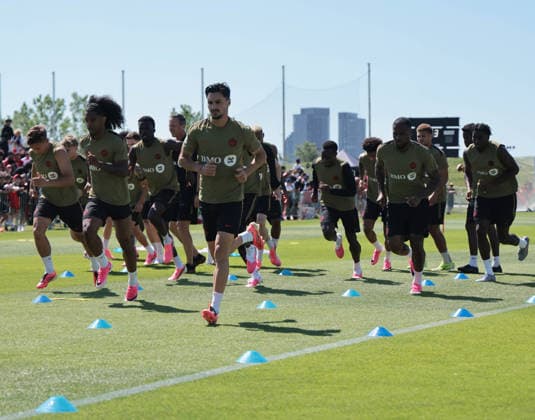 (260609) -- TORONTO, June 9, 2026 -- Players of the Canadian men s national football team take part in a training session ahead of the FIFA World Cup, WM, Weltmeisterschaft, Fussball in Toronto, Canada, on June 8, 2026. (Photo by Xinhua) (SP)CANADA-TORONTO-FIFA WORLD CUP-TEAM CANADA-TRAINING ZouxZheng 