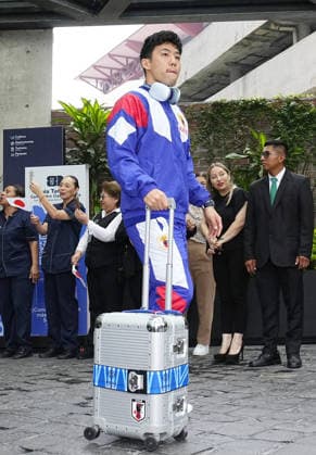 Football: Japan team heads for Nashville Japan men s national football team captain Wataru Endo departs from accommodation in Monterrey, Mexico, on June 8, 2026, to move to the team s World Cup base camp in Nashville in the U.S. state of Tennessee.  A14AA0005618099P