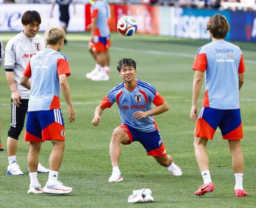 Football: Japan team trains for World Cup Japan men s football team member Kento Shiogai (C) and teammates train at the team s World Cup base camp site in Nashville, Tennessee, on June 8, 2026.  A14AA0005618119P