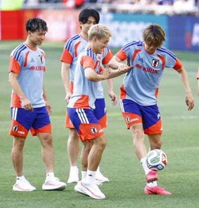 Football: Japan team trains for World Cup Japan men s national football team member Ritsu Doan (C) and teammates train at the team s World Cup base camp site in Nashville, Tennessee, on June 8, 2026.  A14AA0005618123P